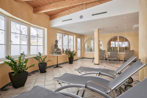 a lobby with chairs and a statue in a building at Alpenaussicht in Obergurgl