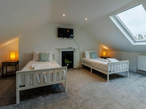 Кровать или кровати в номере 4 Bed in Brixham 90449