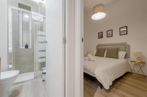 Ванна кімната в Nuevo y comodo apartamento en el centro de Madrid