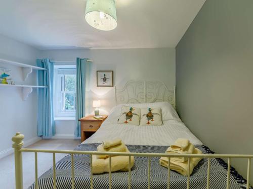Un pat sau paturi într-o cameră la 4 Bed in Allendale 90521