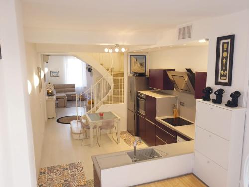 hyper centre Antibes maison de villes 100m2 ; terrasse 20 m2