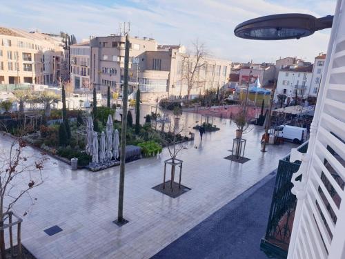 hyper centre Antibes maison de villes 100m2 ; terrasse 20 m2