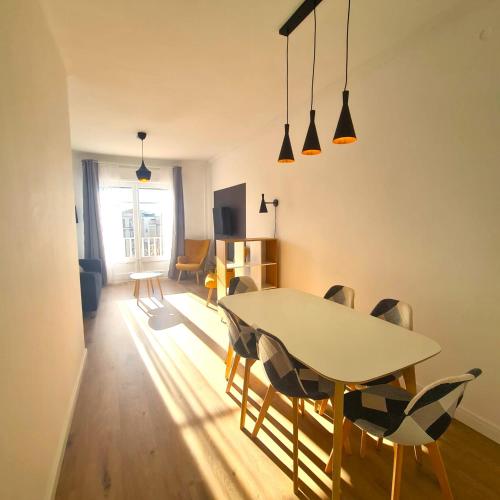 G74 AVENIDA GAUDI nice 4 bedrooms apartment with balcony with views of the Basilica Sagrada Familia