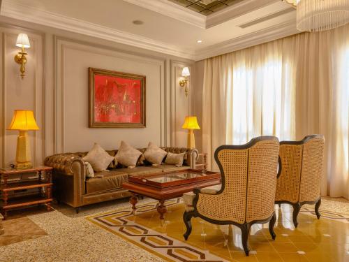 Ruang duduk di Silk Path Grand Hue Hotel