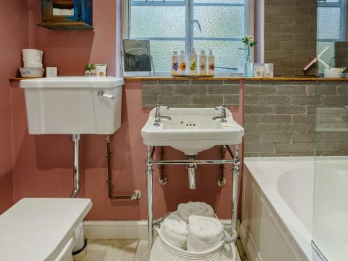 Ένα μπάνιο στο 2 Bed in Bath 90431
