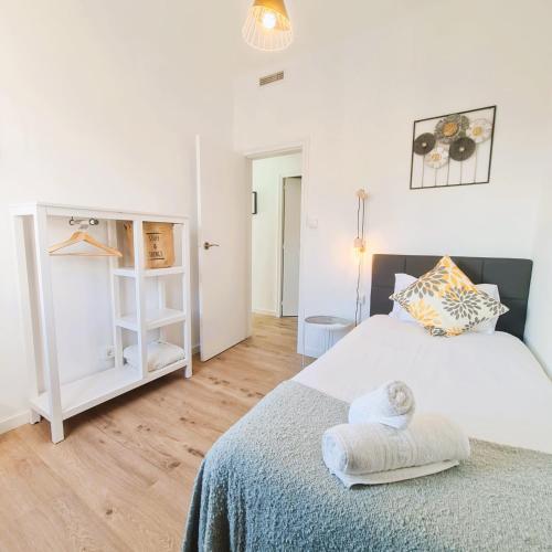 G74 AVENIDA GAUDI nice 4 bedrooms apartment with balcony with views of the Basilica Sagrada Familia
