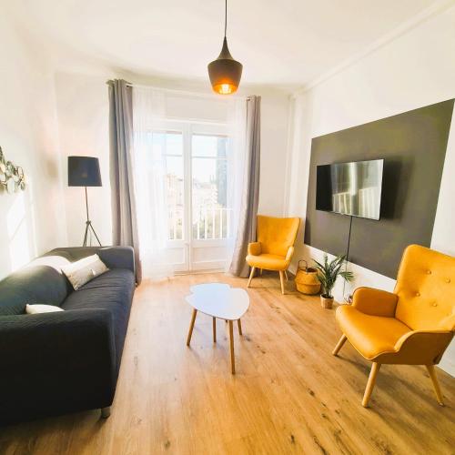 G74 AVENIDA GAUDI nice 4 bedrooms apartment with balcony with views of the Basilica Sagrada Familia
