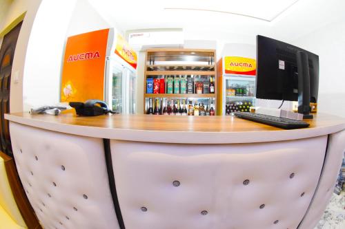 Ο χώρος του lounge ή του μπαρ στο Remzy Hotel & Suites, Olomore