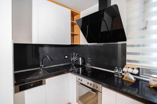 Η κουζίνα ή μικρή κουζίνα στο Lake Drive Rooms&Apartments