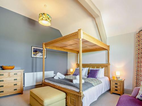 Ένα ή περισσότερα κρεβάτια σε δωμάτιο στο 9 Bed in Porthmadog 90740