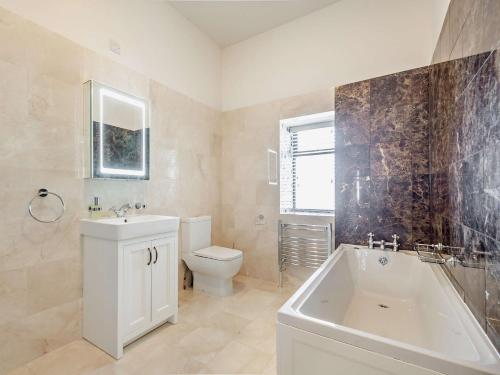 Ένα μπάνιο στο 9 Bed in Porthmadog 90740