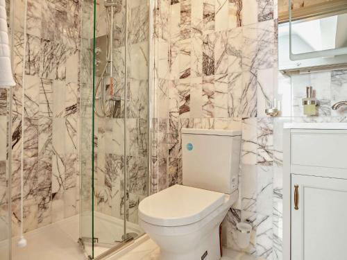 Ένα μπάνιο στο 9 Bed in Porthmadog 90740