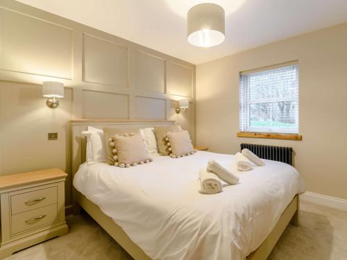 Postel nebo postele na pokoji v ubytování 3 Bed in Haverfordwest 90730