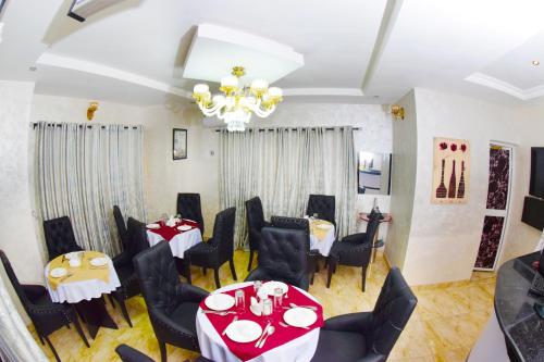 Χώρος καθιστικού στο Remzy Hotel & Suites, Olomore