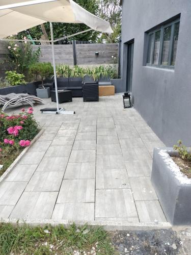 Photo de la galerie de l'établissement 4MIN ORLEANS APPT 1CHB PLEIN AU CALME AVEC TERRASSE ET PARKING DEVANT, à Saint-Jean-de-Braye