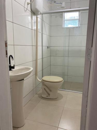 a bathroom with a toilet and a sink at Pousada da Vovó Ideni Nova Tramandaí in Tramandaí