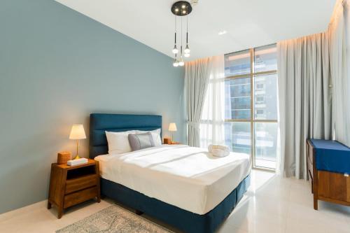Postel nebo postele na pokoji v ubytování LUXFolio Retreats Hidden Gem Dubai Marina