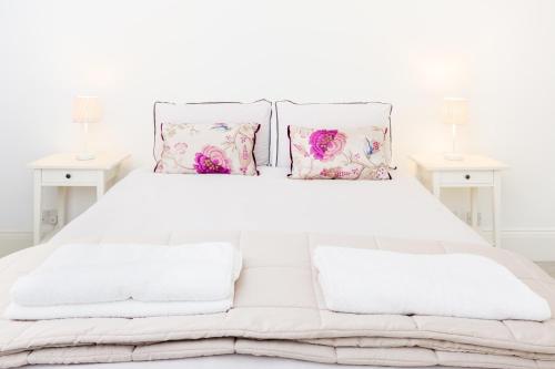 a white bed with white sheets and pillows at City Centre - New Street in Birmingham