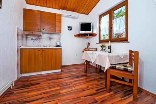 Apartments Josip 2304 – Photos 2