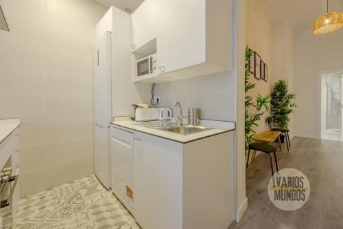 a white kitchen with a sink and a microwave at Central&Modern Apt 4Hab para 9p en La Latina in Madrid
