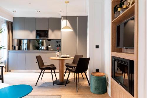 Edmond Vibes Puerta del Sol Suites photo 44