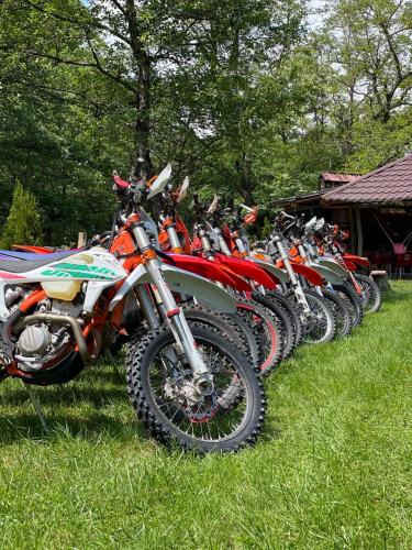 Fotografie z fotogalerie ubytování CONACUL VANATORULUI, Borlova - MUNTELE MIC - Enduro Base v destinaci Borlova