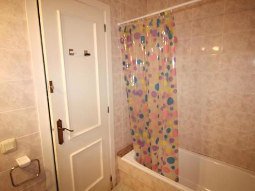 Kúpeľňa v ubytovaní CEL 103 Apartamento luminoso y sencillo en residencial ajardinado con piscina comunitaria - ES-228-22