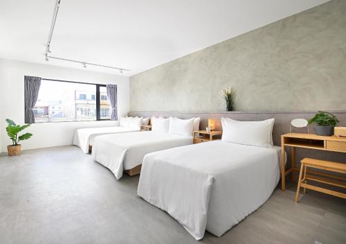 Postel nebo postele na pokoji v ubytování Donggang Jingdi B&B