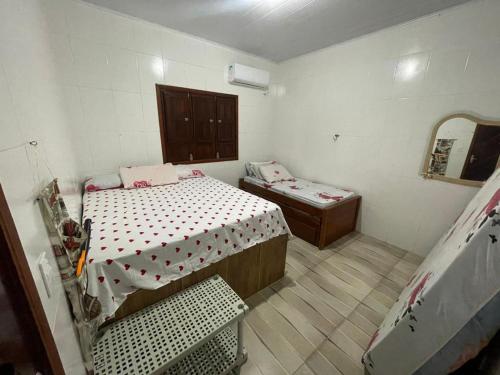 a small room with two beds and a mirror at Casa beira mar com piscina Coruripe Povoado Miai de cima in Coruripe