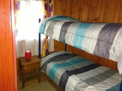 a bedroom with two bunk beds and a small bed at Arriendo casa Verano Pucón in Pucón