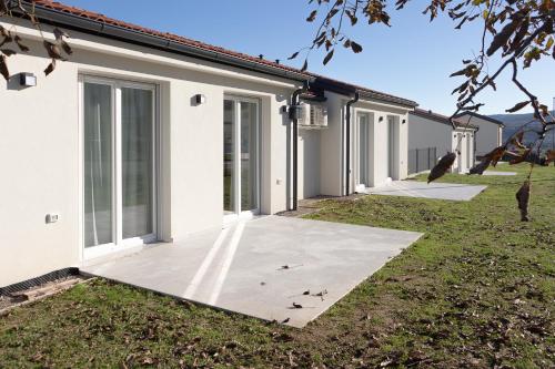 a row of white houses with a yard at Hiša Bianca apartments in Koper