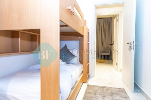Bunk bed o mga bunk bed sa kuwarto sa Spectacular 2 Bedroom In Oasis