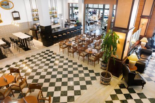 an overhead view of a restaurant with tables and chairs at THB Felip - Adults Only in Porto Cristo