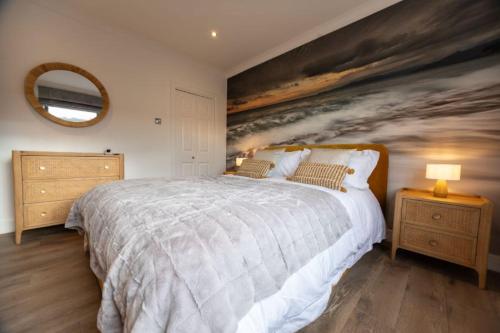Luxury 4 bed beachside home with coastal views
