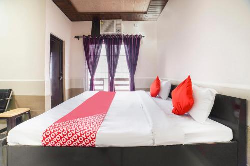 Łóżko lub łóżka w pokoju w obiekcie OYO Shri Krishna Guest House