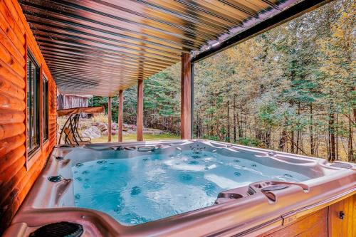 a large bath tub sitting inside of a house at Cordelia with SPA Lake Nominingue 1min in Nominingue