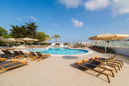 Bazén v ubytování THB Ocean Beach - Adults Only nebo v jeho okolí