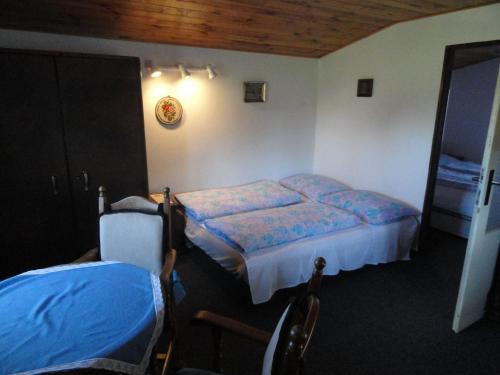 a room with two beds in a room at Chata SLUKA in Poniklá