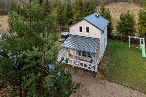 an aerial view of a small house with a roof at Domki na Kaszubach u Madzi in Grabówko