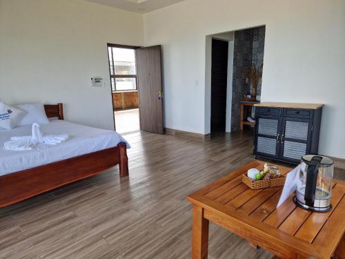 Postel nebo postele na pokoji v ubytování Butterfly Rose Beach Resort Phú Quốc Francophone