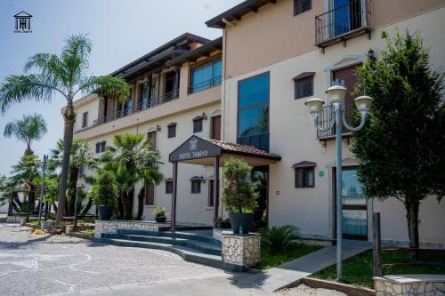 Bangunan di mana terletaknya hotel