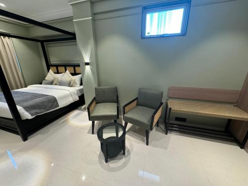 Ένα ή περισσότερα κρεβάτια σε δωμάτιο στο Hotel Mumbai House, Valnai Malad