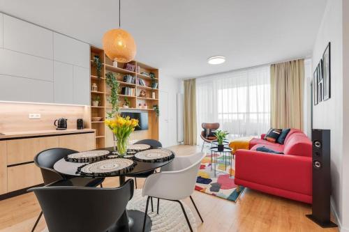 On the Danube, city center, free parking