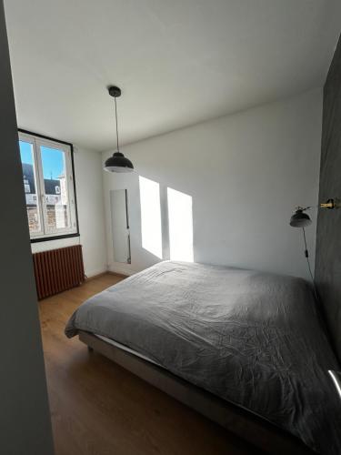 Ein Bett oder Betten in einem Zimmer der Unterkunft L'indus chic