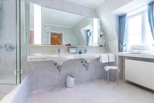 Koupelna v ubytování Romantik Hotel Zehntkeller