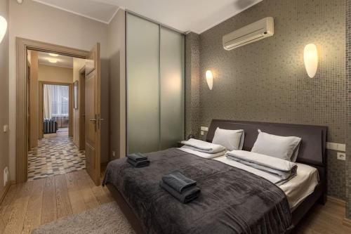 Postel nebo postele na pokoji v ubytování Beautiful 1bd Old Town Apartment