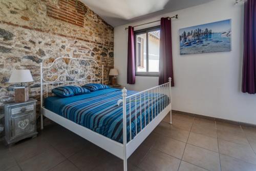 Krevet ili kreveti u jedinici u objektu Gîte Imagine Roussillon Résidence Privée avec Piscine - 4 personnes