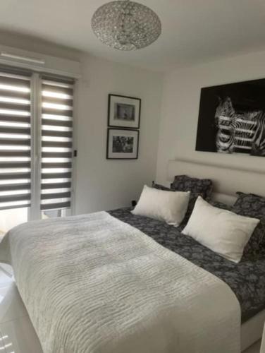 Photo de la galerie de l'établissement T4 Chaleureux et moderne, à Saint-Leu-la-Forêt