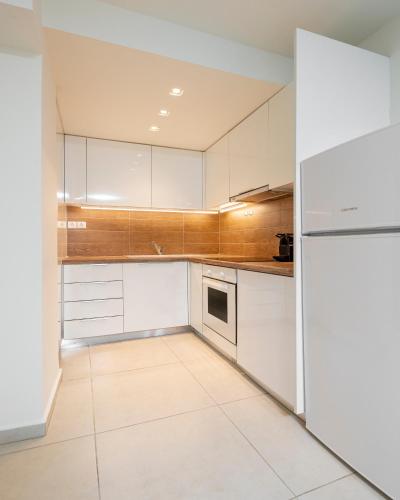 Mystique One Bedroom Apartment by BluPine