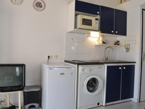 Photo de la galerie de l'établissement Maison avec Piscine et 2 Terrasses à 200m des Commerces - FR-1-229-871, à Gruissan